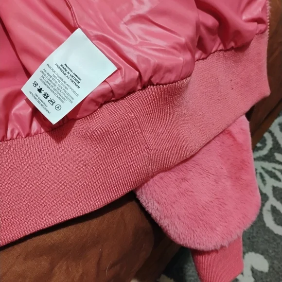 NIKE SIZE LARGE PINK FAUX FUR COAT - Picture 6 of 7